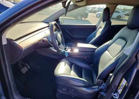 2021 Tesla Model Y z USA, uszkodzony, nr VIN 5YJYGDED9MF107766